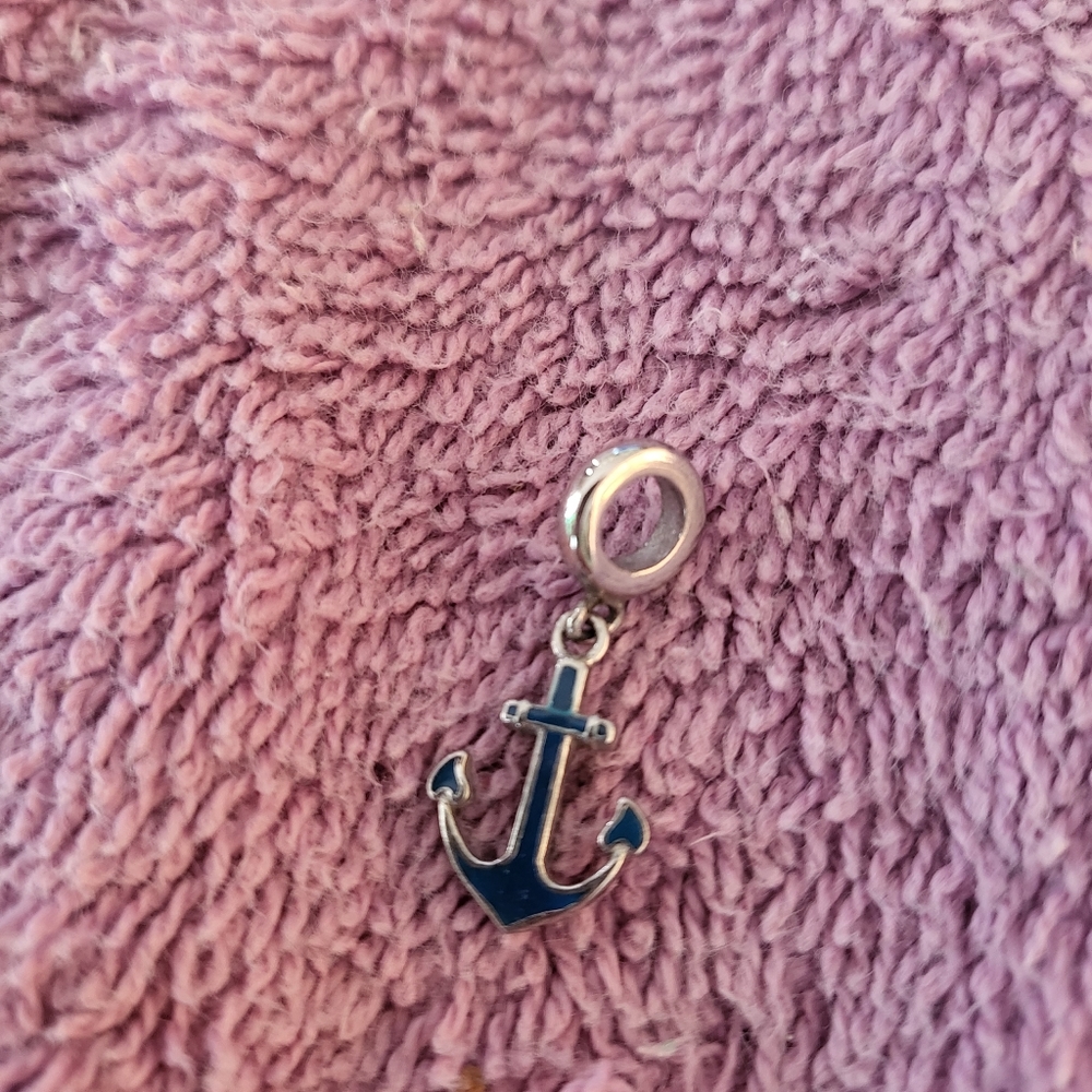 Anchor charm